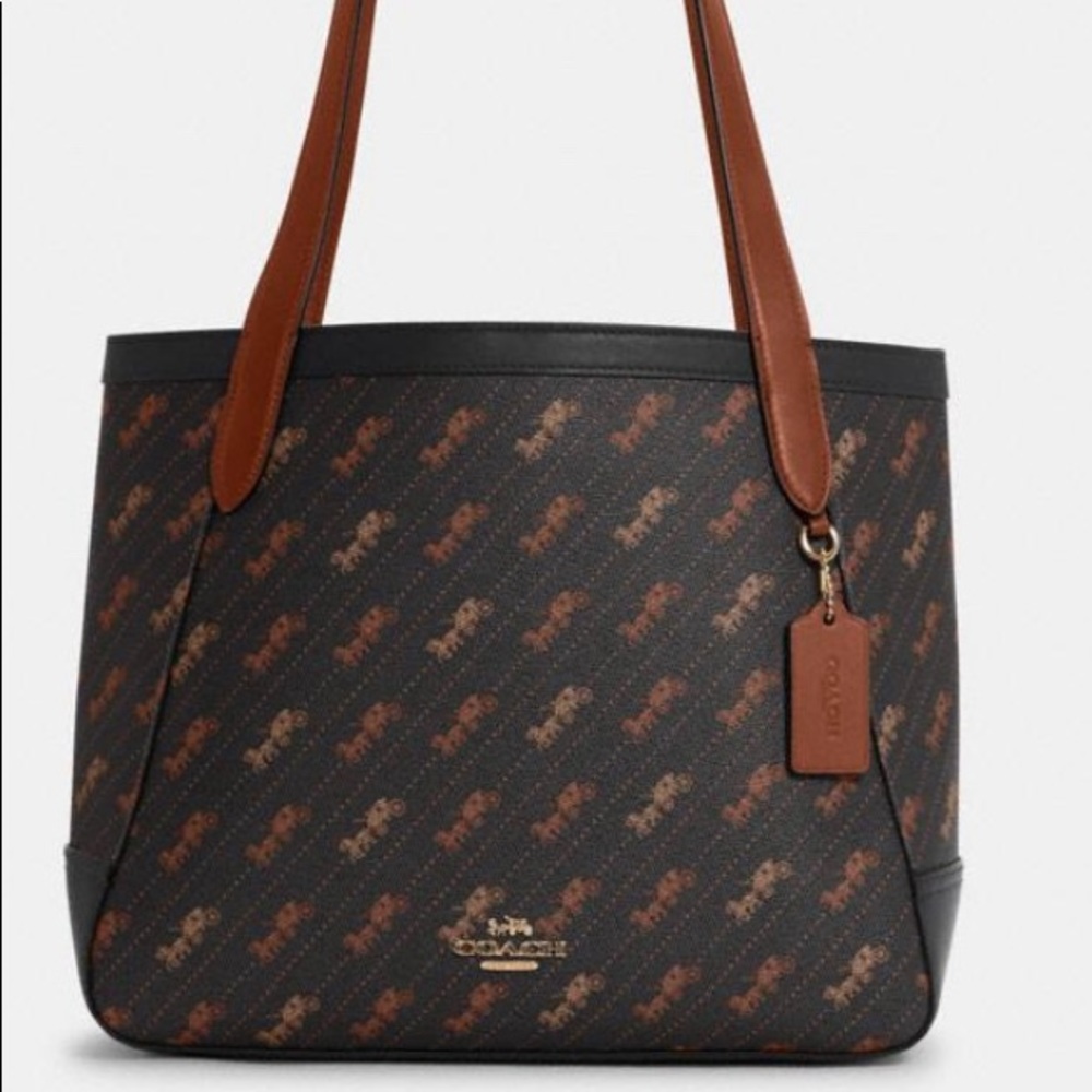 🗣SALE💥Horse & Carriage Tote 27 With Dot Print🌸